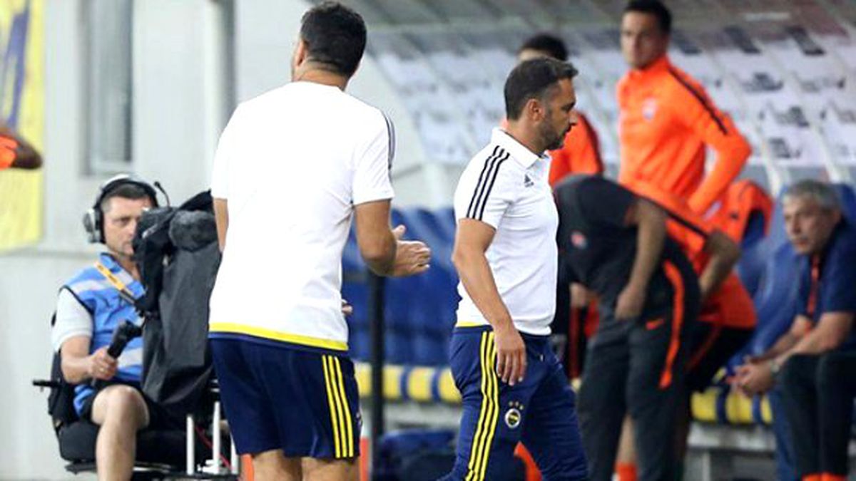 Avrupa Basını, Fenerbahçe'nin Elenmesini Pereira'ya Bağladı