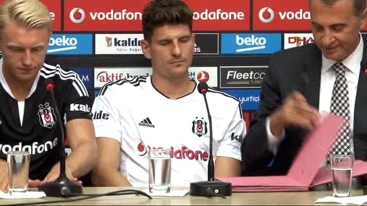 Beşiktaş Yeni Transferler İçin İmza Töreni Düzenledi -2