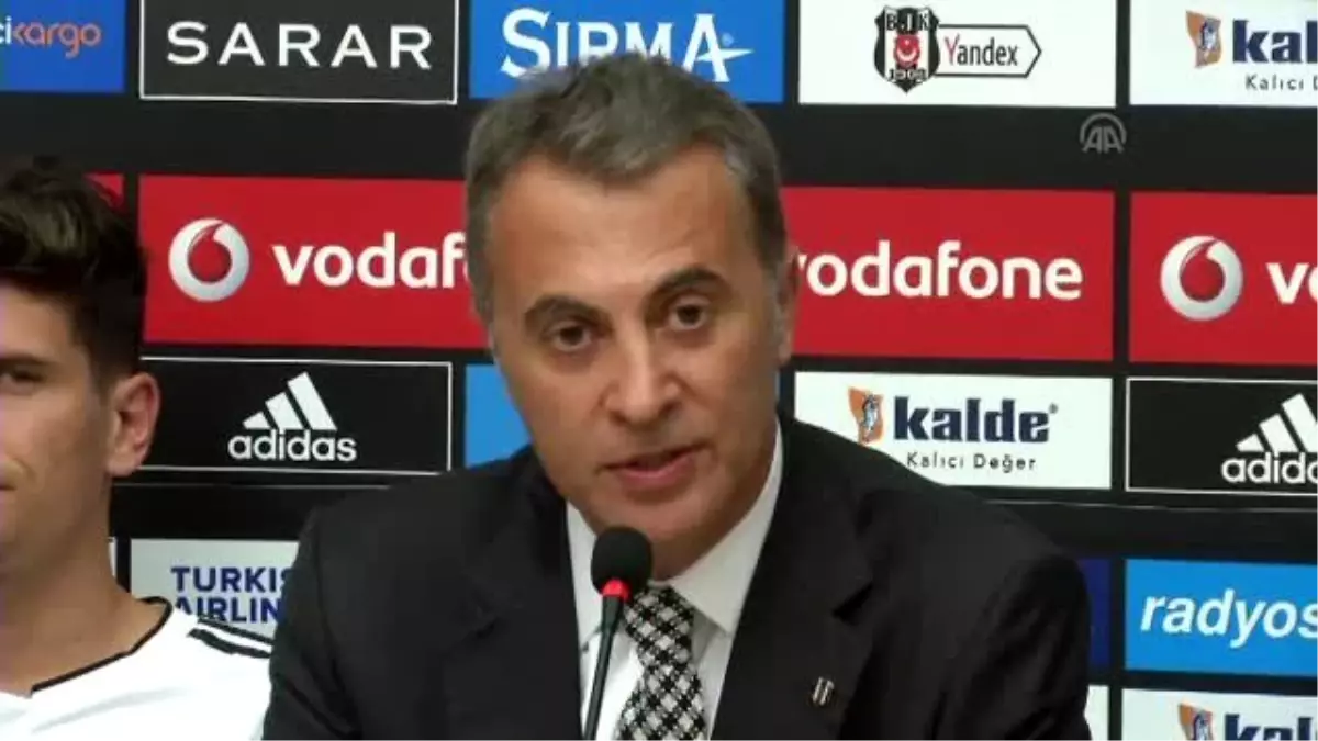 Beşiktaş Yeni Transferleri İçin İmza Töreni Düzenledi (1)