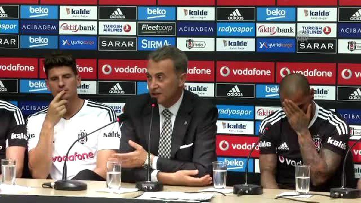 Beşiktaş Yeni Transferleri İçin İmza Töreni Düzenledi (3)