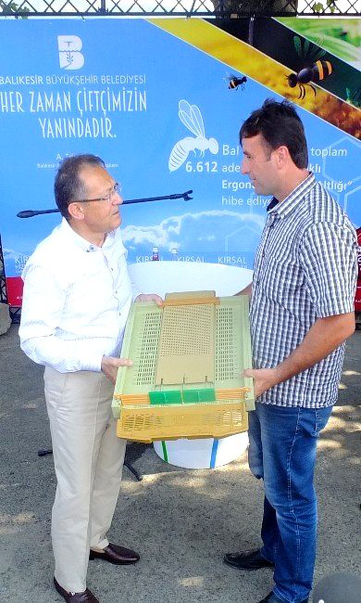 Büyükşehir\'den Körfezdeki Arıcılara 3 Bin 12 Adet Kovan Altlığı Desteği