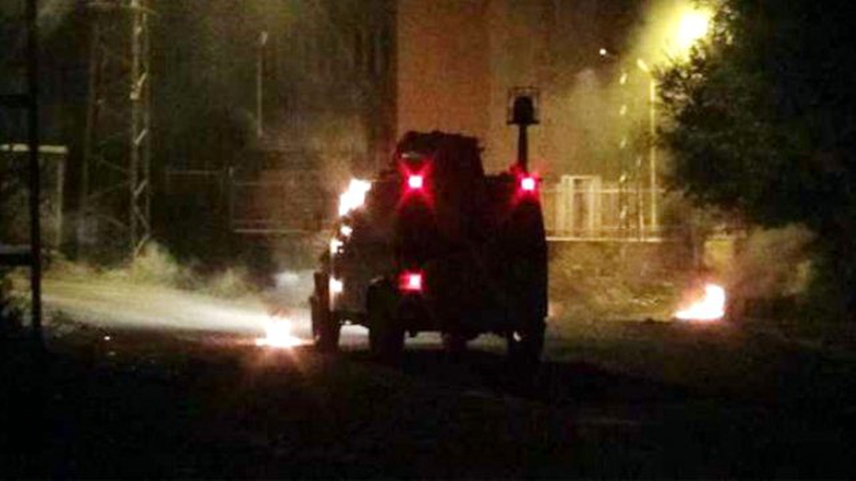 Cizre\'de Zırhlı Araca Roketatarlı Saldırı: 2 Polis Yaralı
