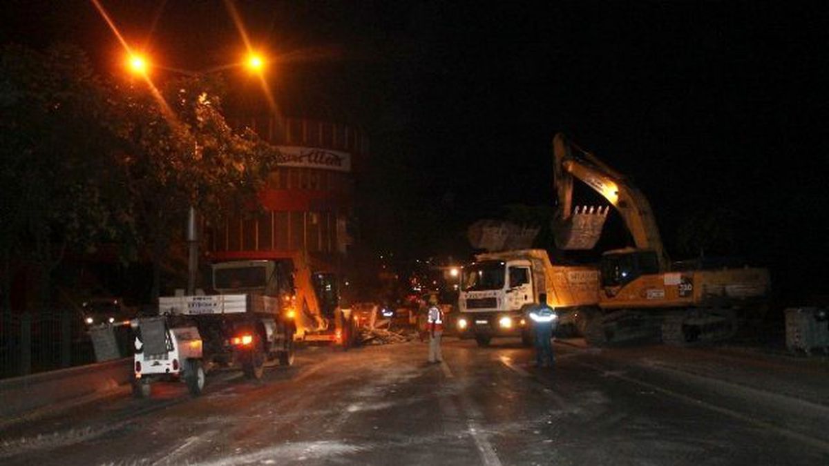 Çöken Üst Geçidin Enkazını Temizlenme Çalışmaları Devam Ediyor