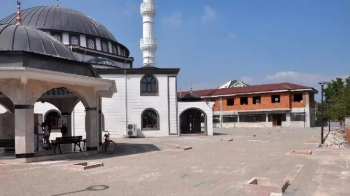 Emir Sultan Camii\'ne Çevre Düzenlemesi