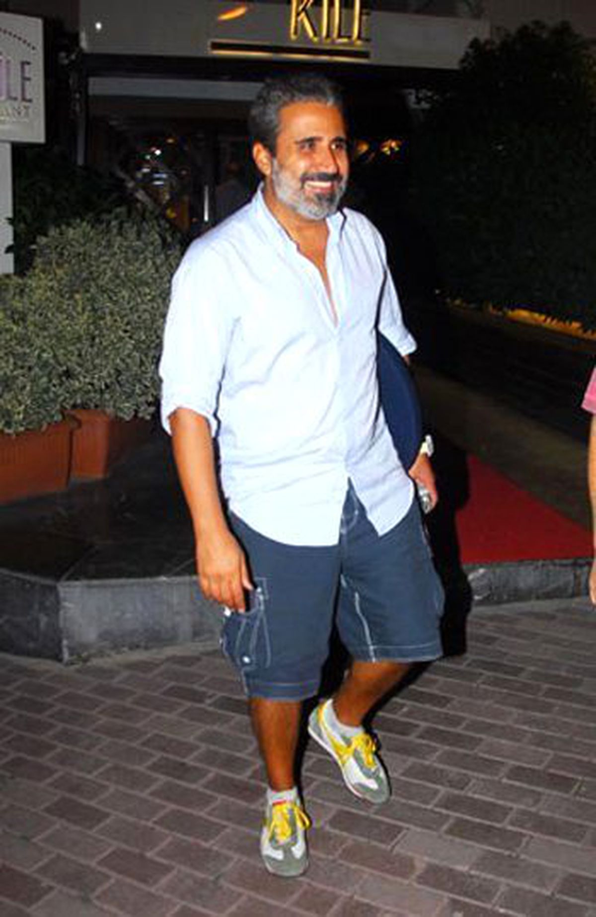 Komşusuna Kızan Emrah Siteyi Almaya Karar Verdi