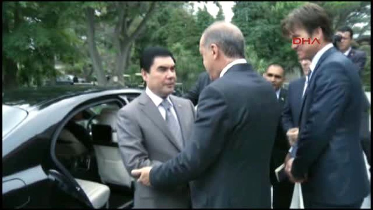 Erdoğan, Berdimuhamedov\'u Kabul Ediyor...