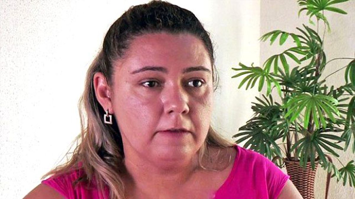 Genç Kadının Gözlerinden Kristal Dökülüyor
