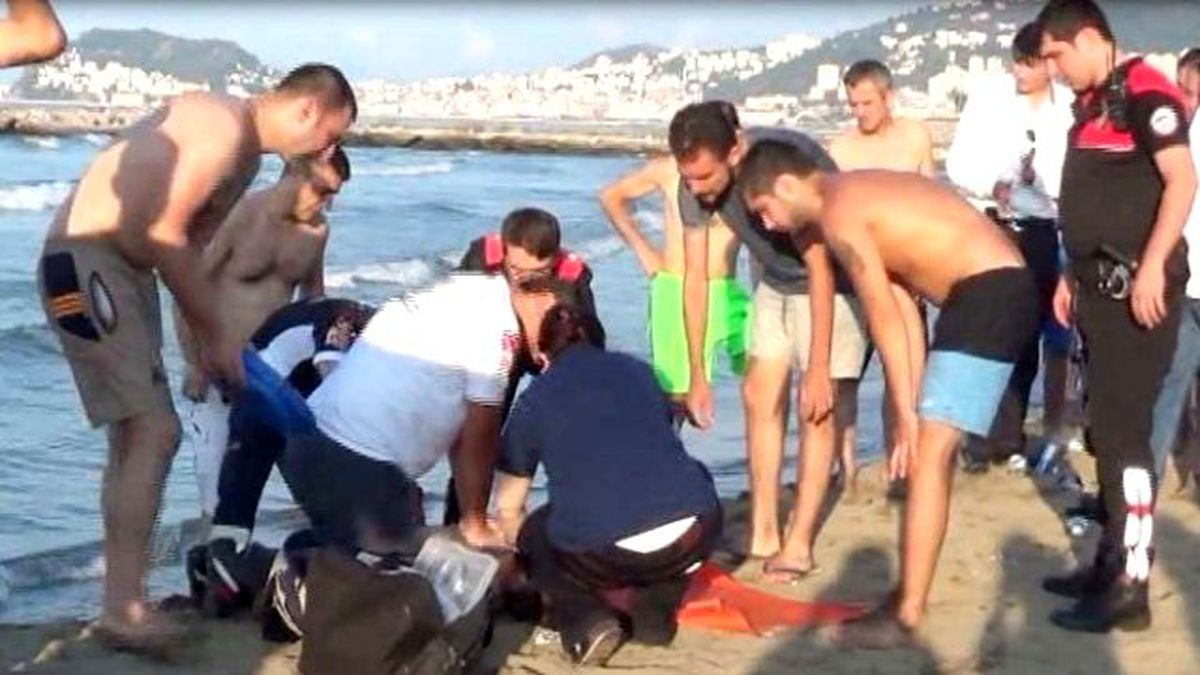 Giresun\'da Dalgalara Kapılan 3 Kişiden Biri Öldü