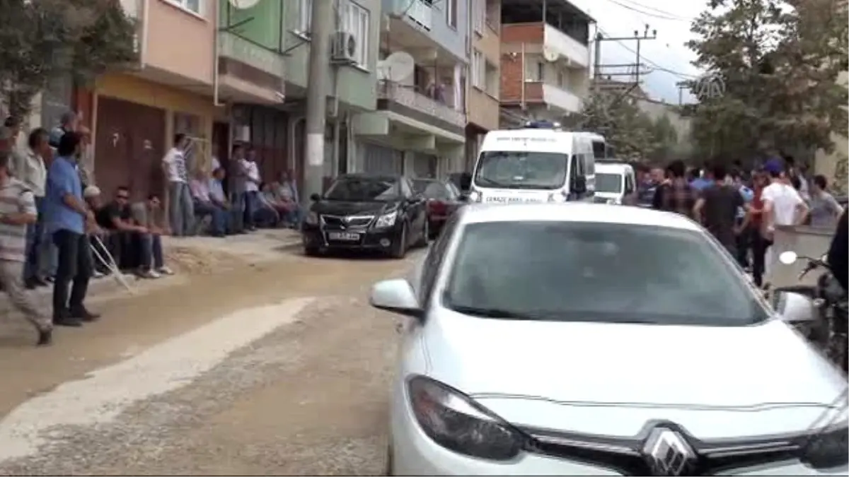 Gözyaşları Genç Polis İçin