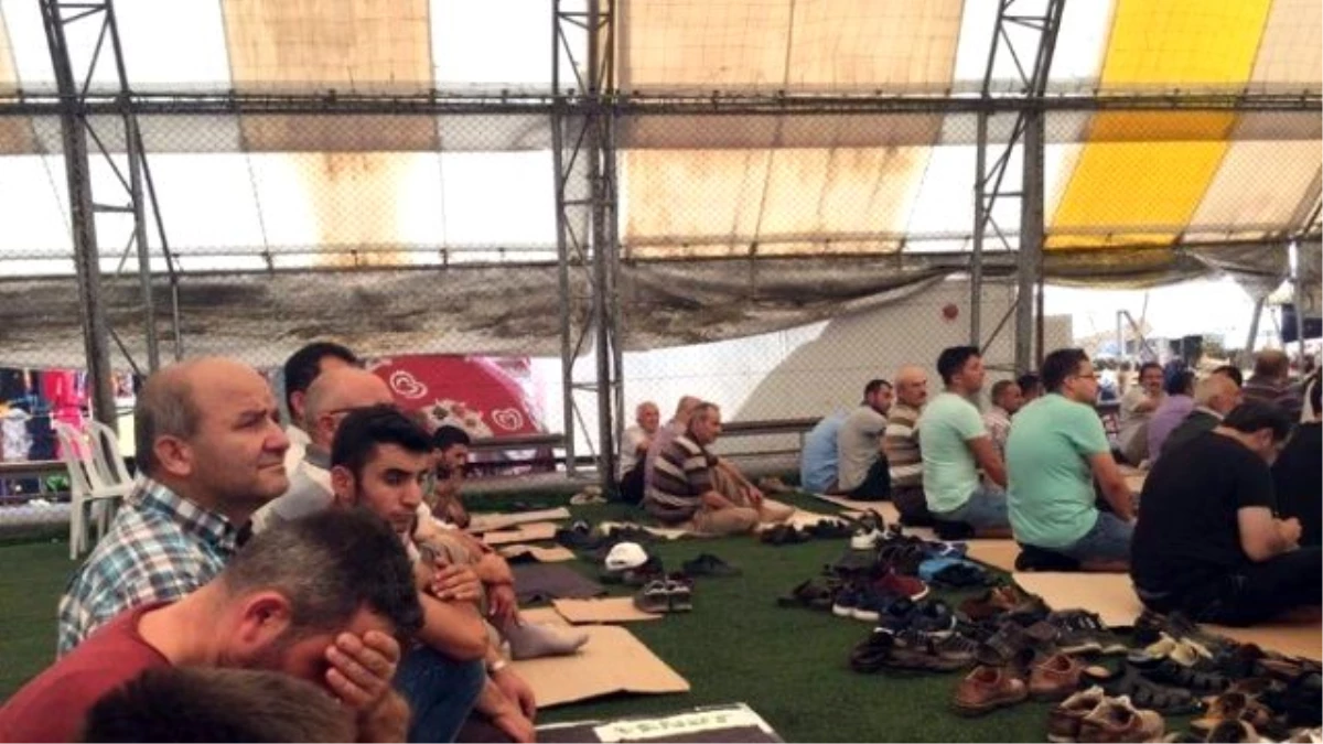 Zonguldak\'ta Halı Saha Camiye Dönüştü