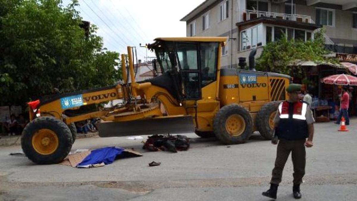 İnegöl\'de İş Makinasıyla Çarpışan Motosikletin Sürücüsü Yaşamını Yitirdi