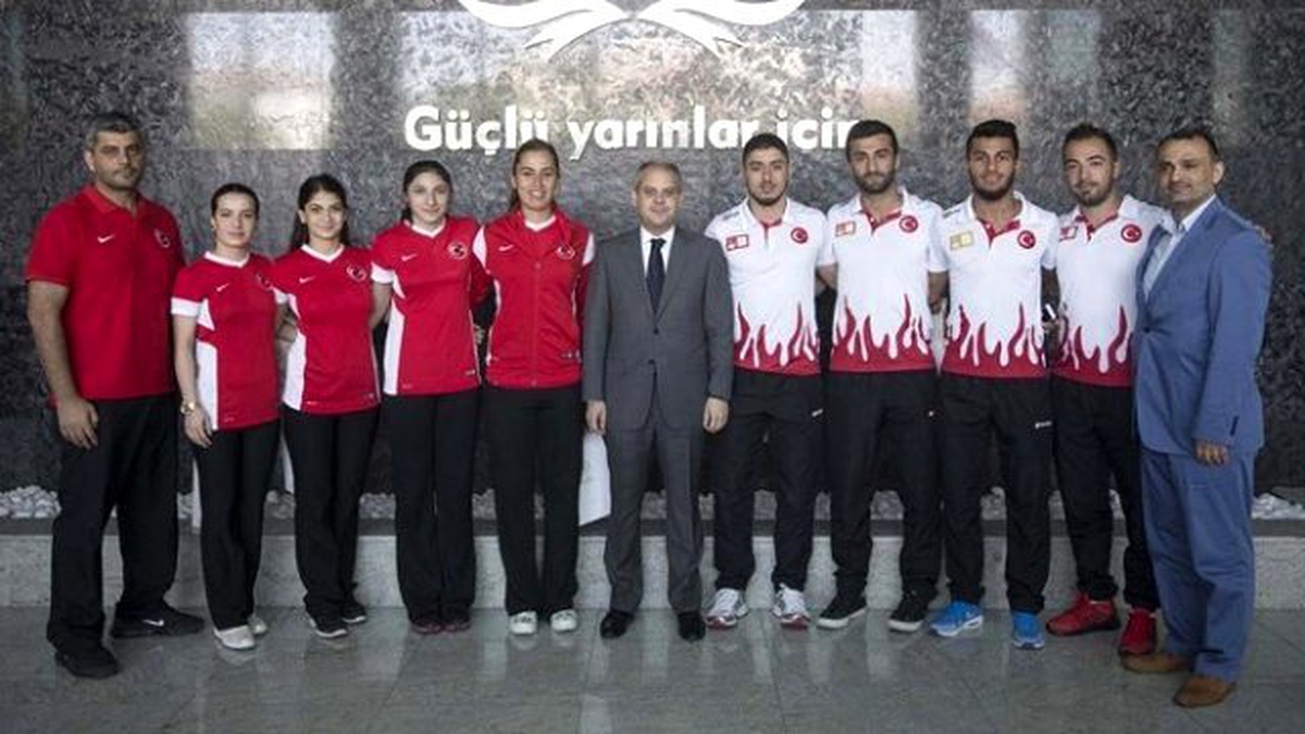 Milli Sporcular Bakan Kılıç\'ı Ziyaret Etti