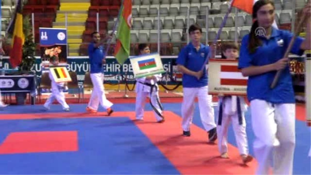 Müezzinoğlu, 12. Uluslararası Palandöken Karate Turnuvası\'nın Açılışına Katıldı