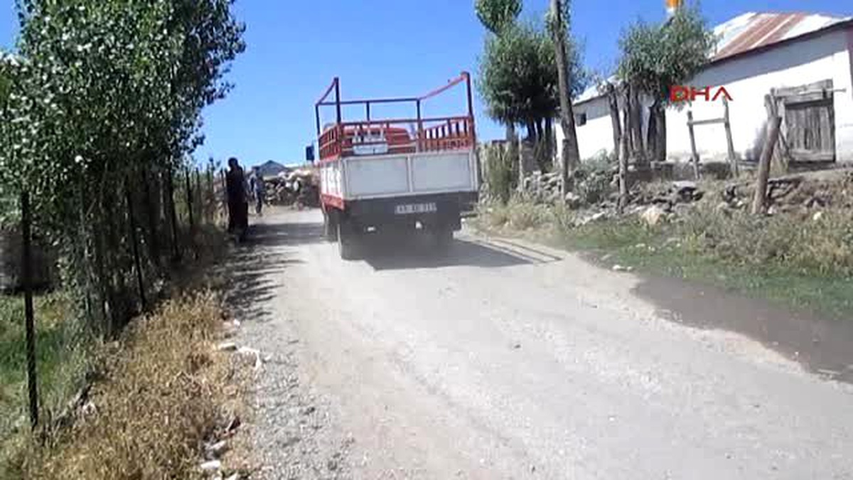 Muş Tozlu Yola Maskeli Önlem