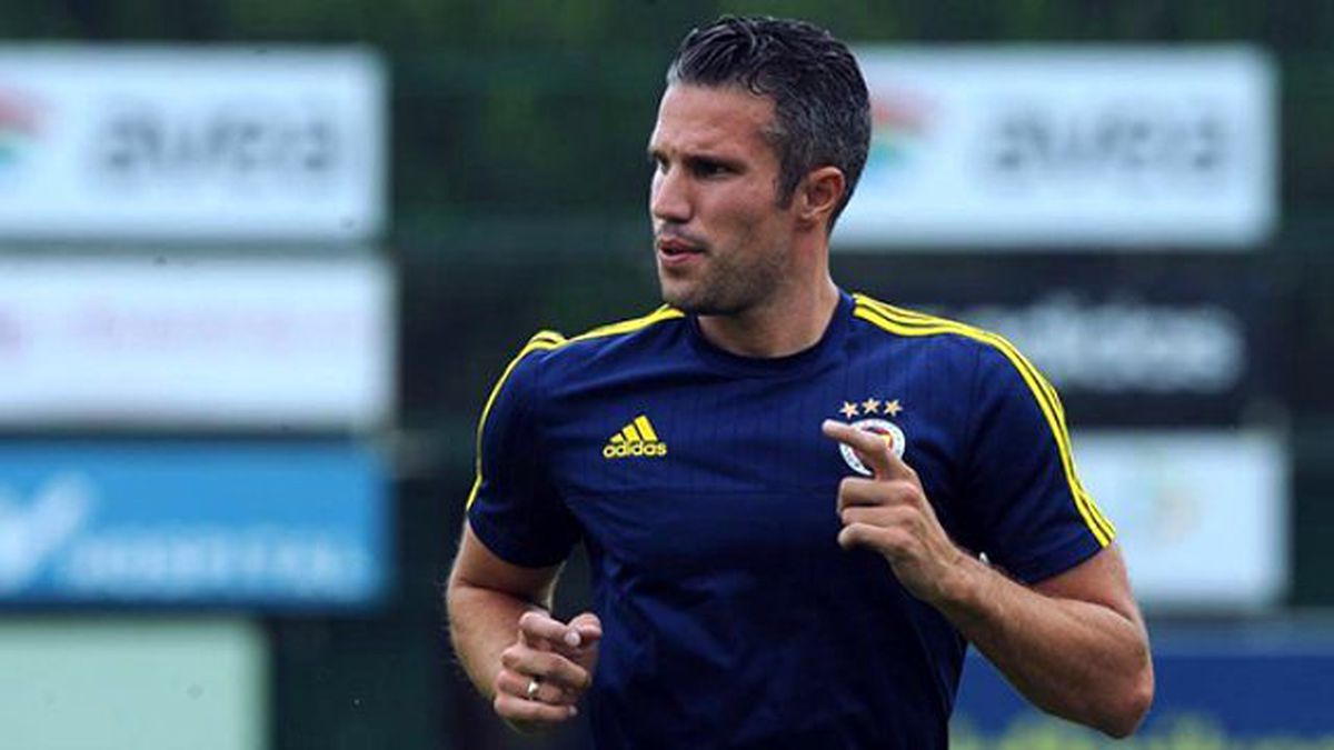 Robin van Persie 1 Ay Sahalardan Uzak Kalacak