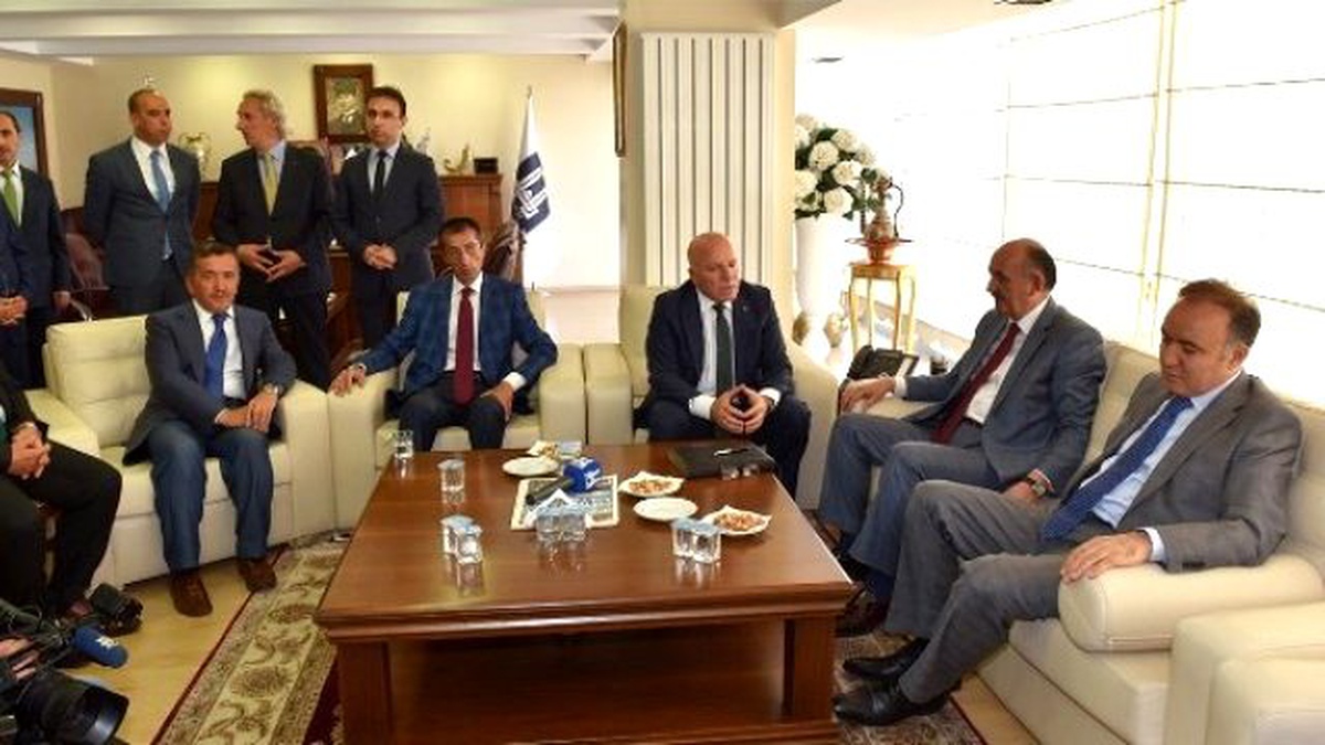 Sağlık Bakanı Müezzinoğlu, Başkan Sekmen\'i Ziyaret Etti