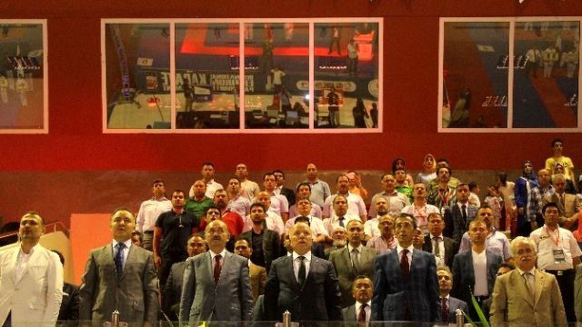 Sağlık Bakanı Müezzinoğlu, Erzurum\'da Uluslararası Karate Şampiyonasının Açılış Seremonisine Katıldı