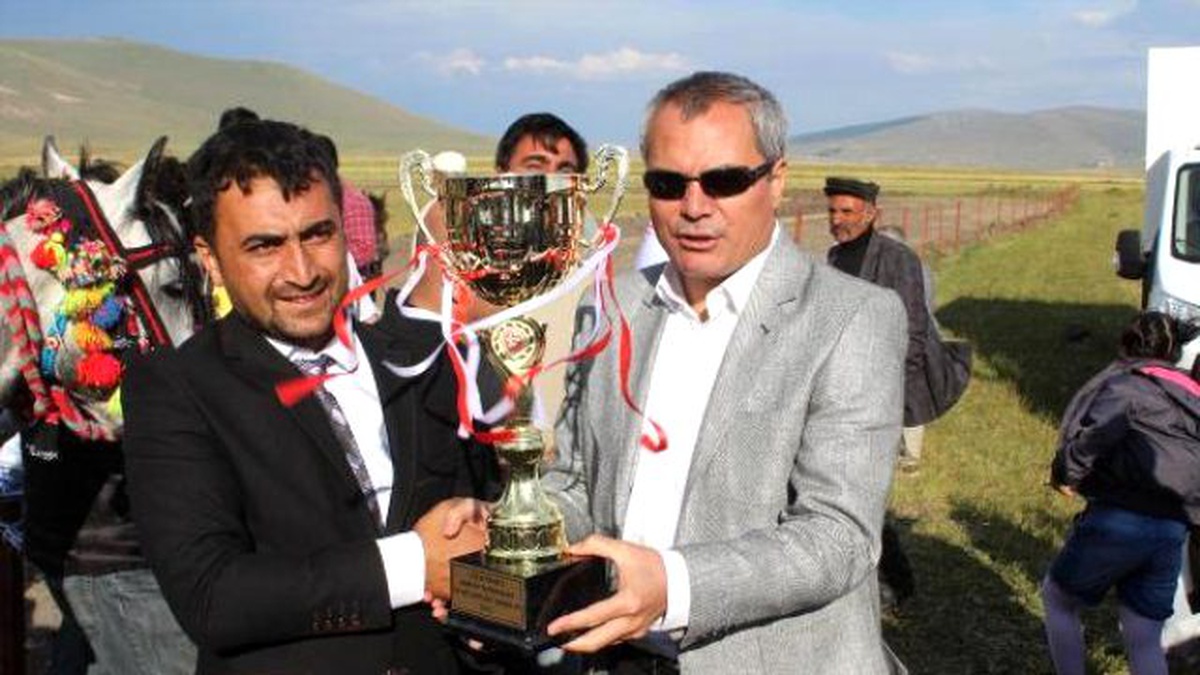 Sazlı Sözlü At Yarışları Ardahan\'a Heyecan Getirdi