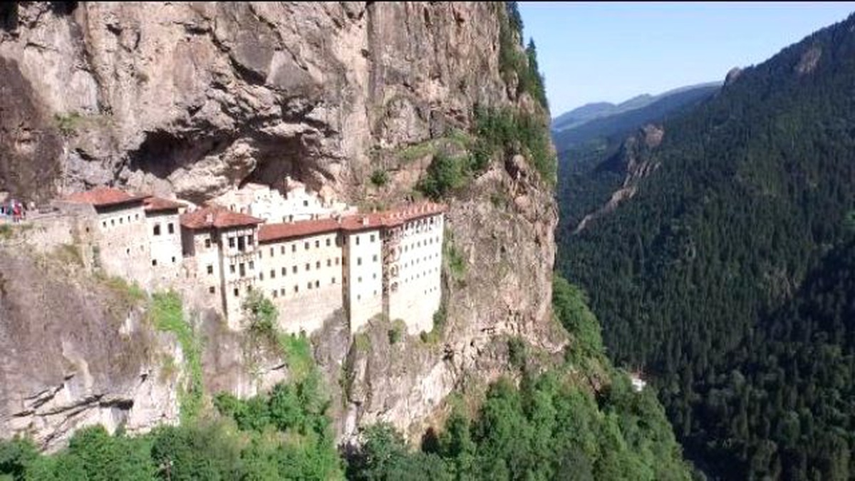 Sümela Manastırını Yılda 600 Bin Kişi Ziyaret Ediyor