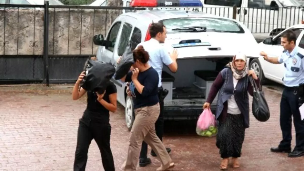 Tırnakçı\' Kadınlara Suçüstü