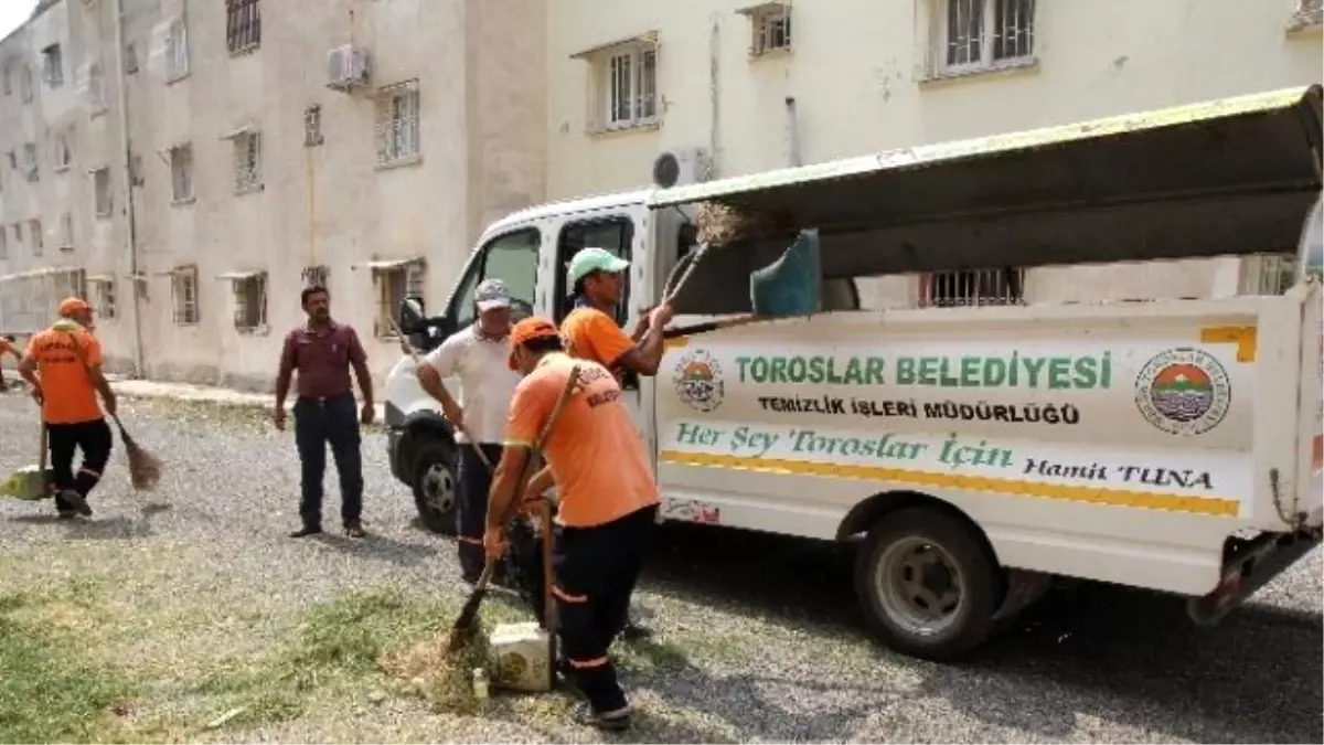 Toroslar\'da Boş Arsalar Temizleniyor