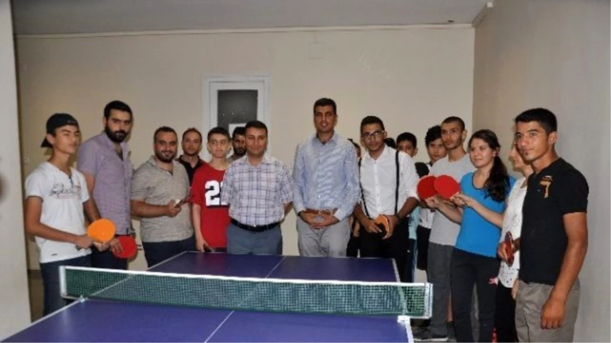 Türk ve Suriyeli Gençler Arasında Masa Tenisi Turnuvası