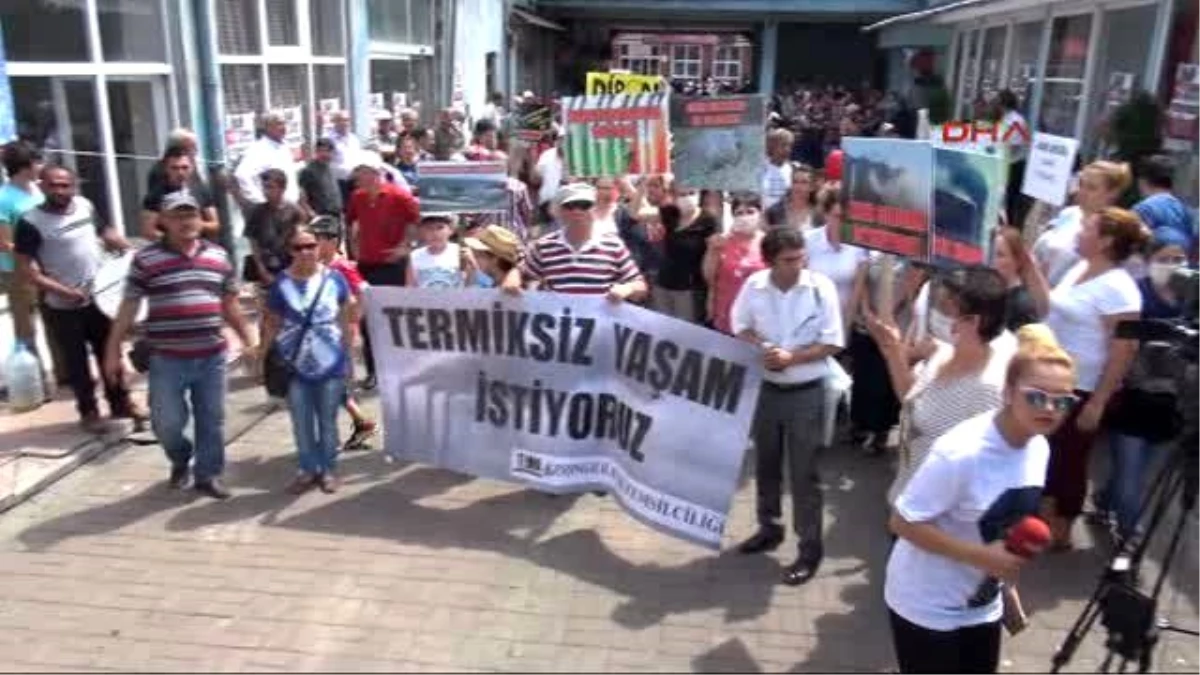 Zonguldak\'ta Termik Santral İçin Çed Toplantısında Kefenli Protesto