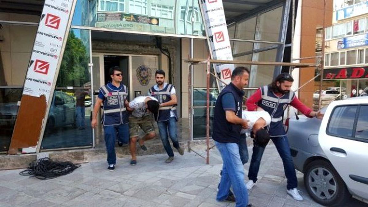 Acemi Hırsızlar Yakayı Ele Verdi