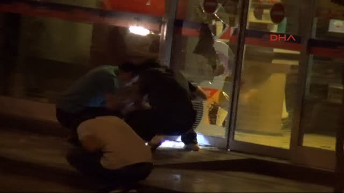 Adana\'da Market Zincirin 2 Ayrı Şubesinde Eş Zamanlı Patlama
