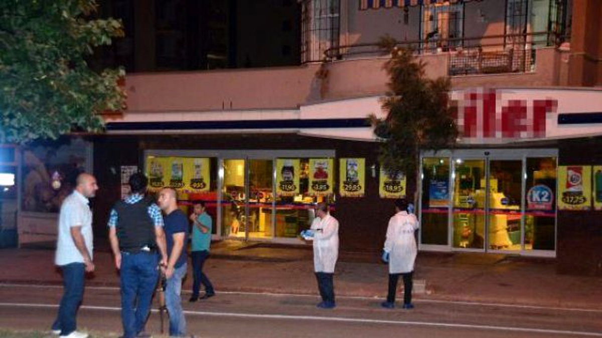 Adana\'da Market Zincirin 2 Ayrı Şubesinde Eş Zamanlı Patlama