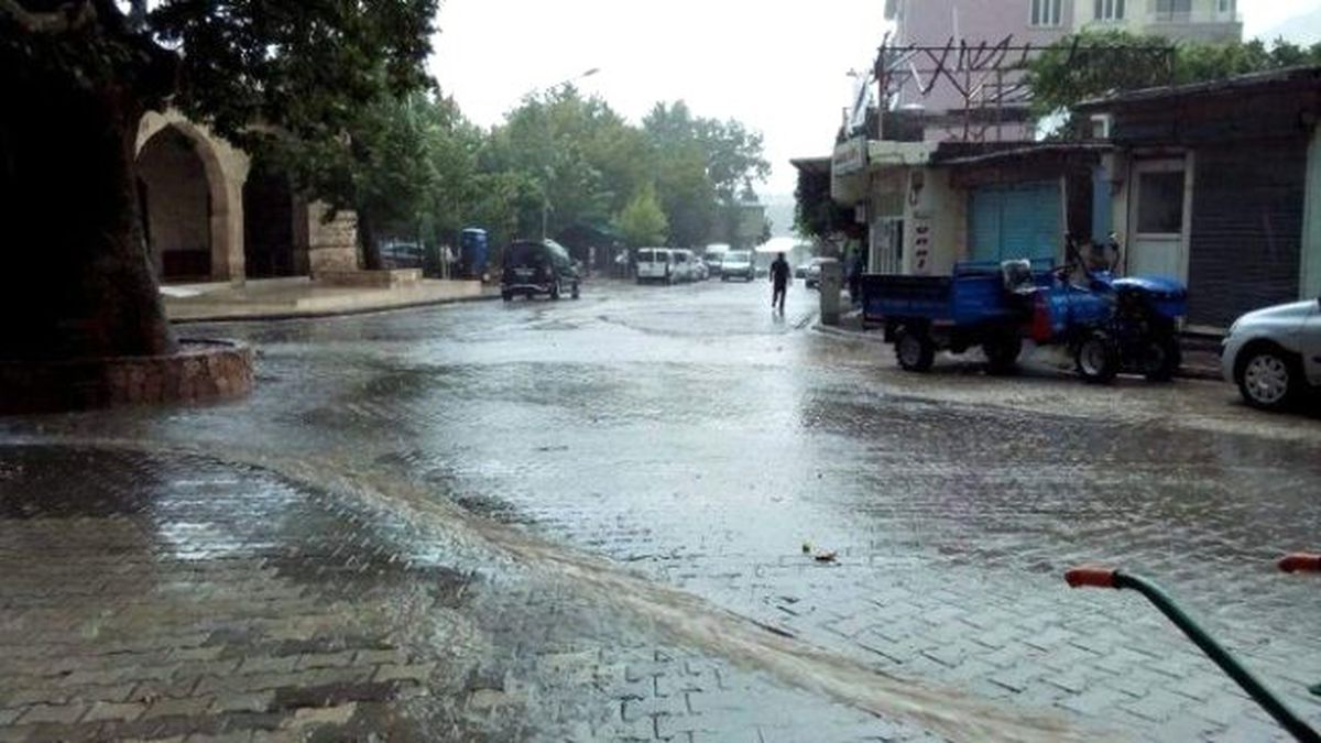 Ağustos Yağmuru Sele Neden Oldu