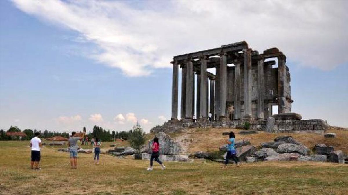 Aizanoi\'de \'Antik Çağ Halk Pazarı\'