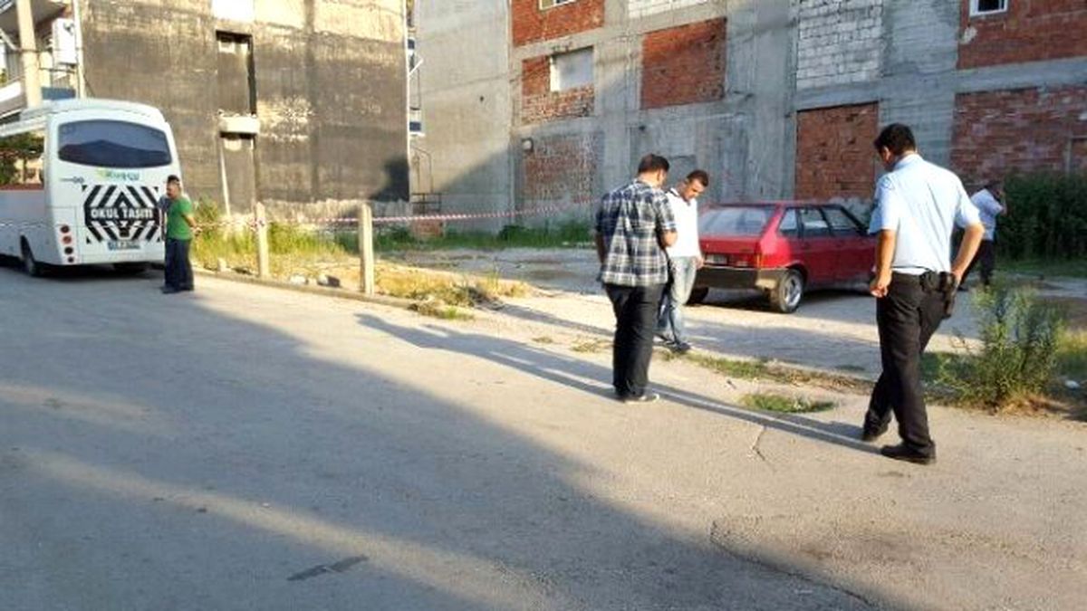 İzmit\'te Arkadaşını Tabancayla Vurdu
