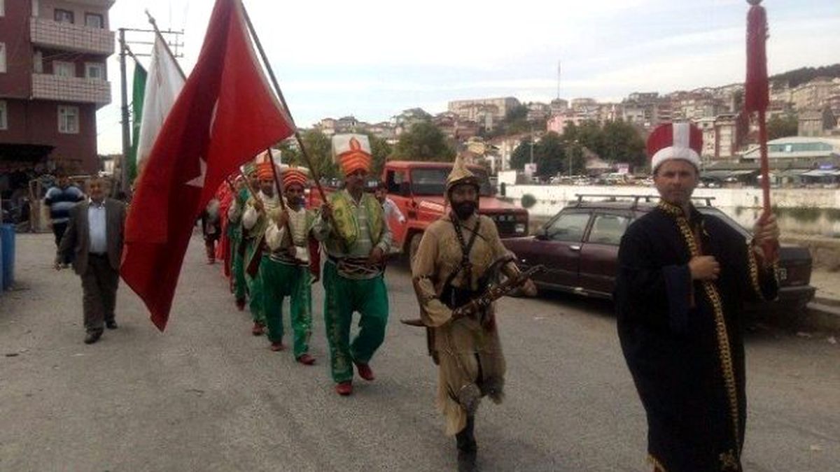 At Üstünde Mehteranlı Sünnet Düğünü
