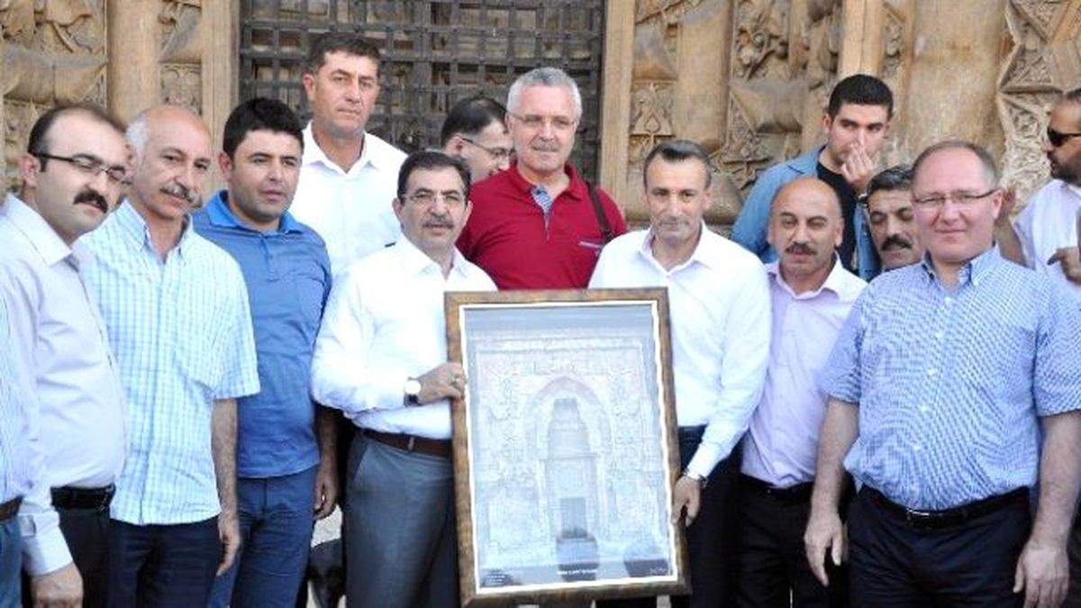 Bakan Güllüce, Divriği Ulu Cami\'ne Hayran Kaldı