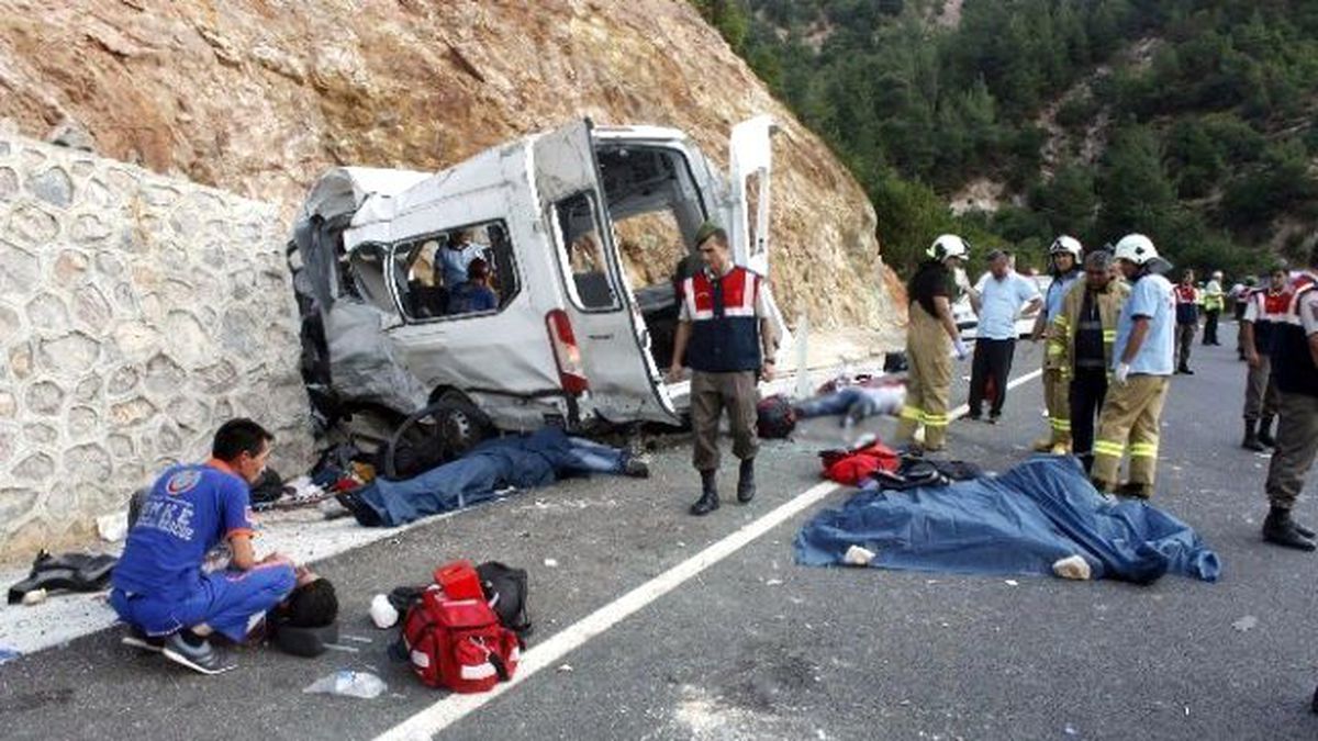 Balıkesir\'de Trafik Kazası: 9 Ölü, 30 Yaralı