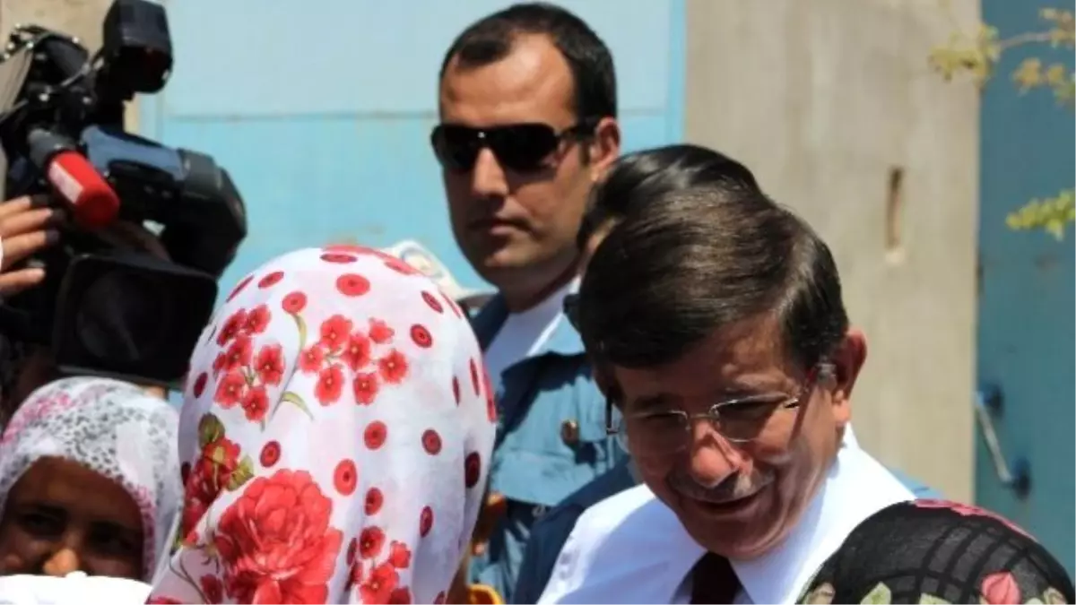 Başbakan Davutoğlu, Suriye Sınırına Sıfır Noktada İncelemelerde Bulundu