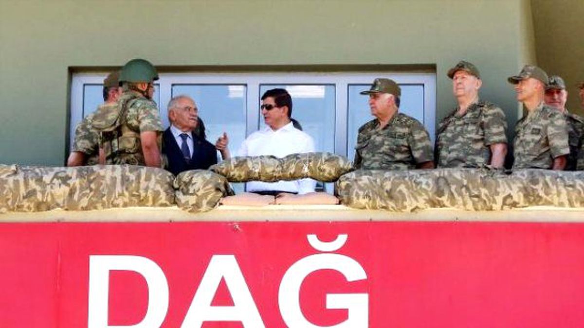 Başbakan Davutoğlu ve Genelkurmay Başkanı Özel, Suriye Sınırında (2)