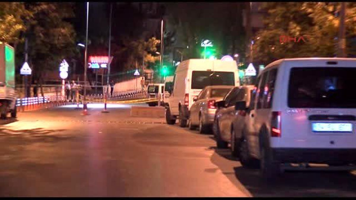 Bayrampaşa İlçe Emniyet Müdürlüğü Önünde 2 Ses Bombası Patladı