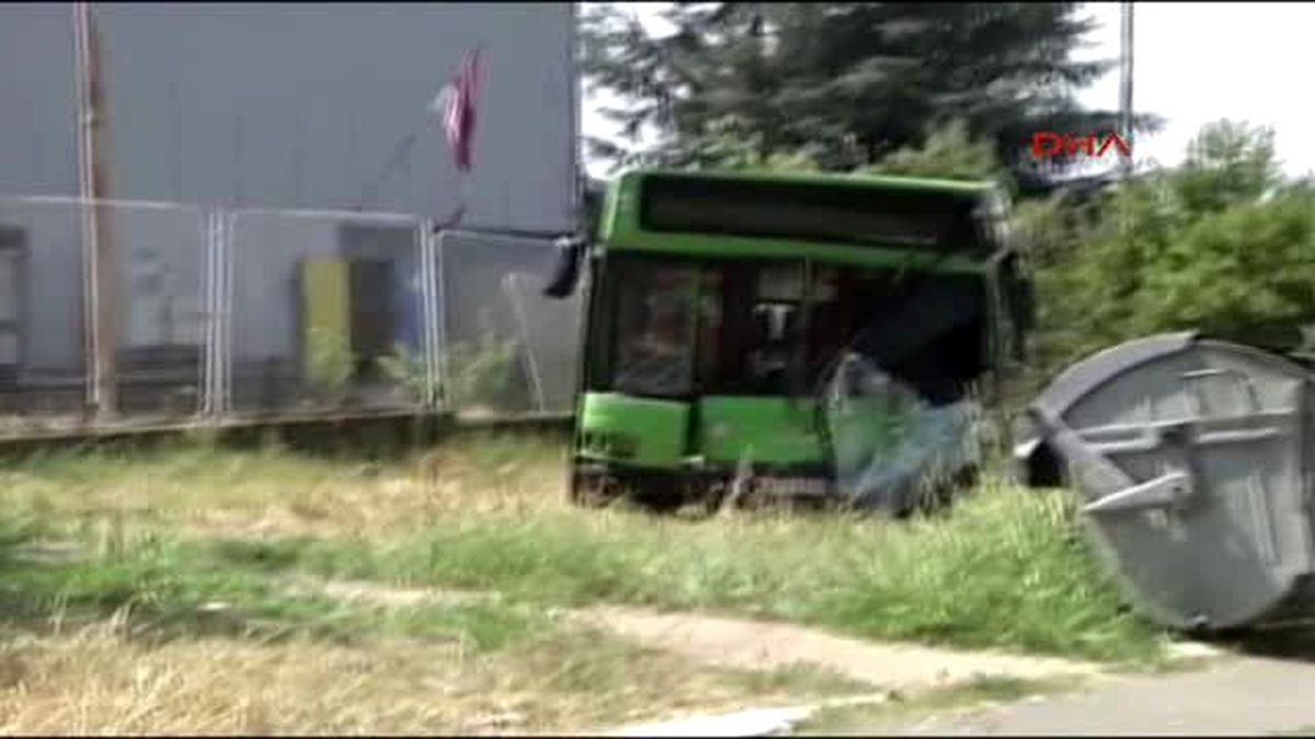 Belgrad\'da İki Otobüs Çarpıştı: 40 Yaralı