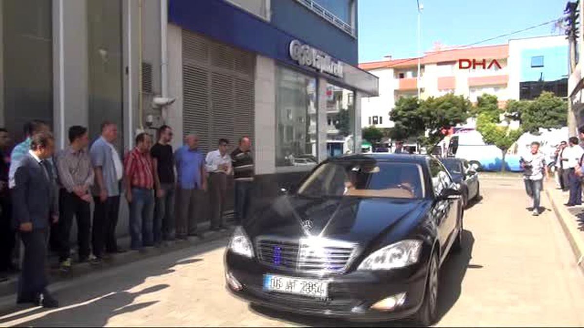 Bursa Sağlık Bakanı Müezzinoğlu, Şehidin Ailesini Özel Uçakla Artvin?e Götürdü