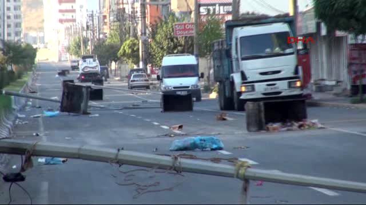 Cizre\'de Zırhlı Araca Roketatarla Saldırı: 1 Polis Şehit, 1 Yaralı