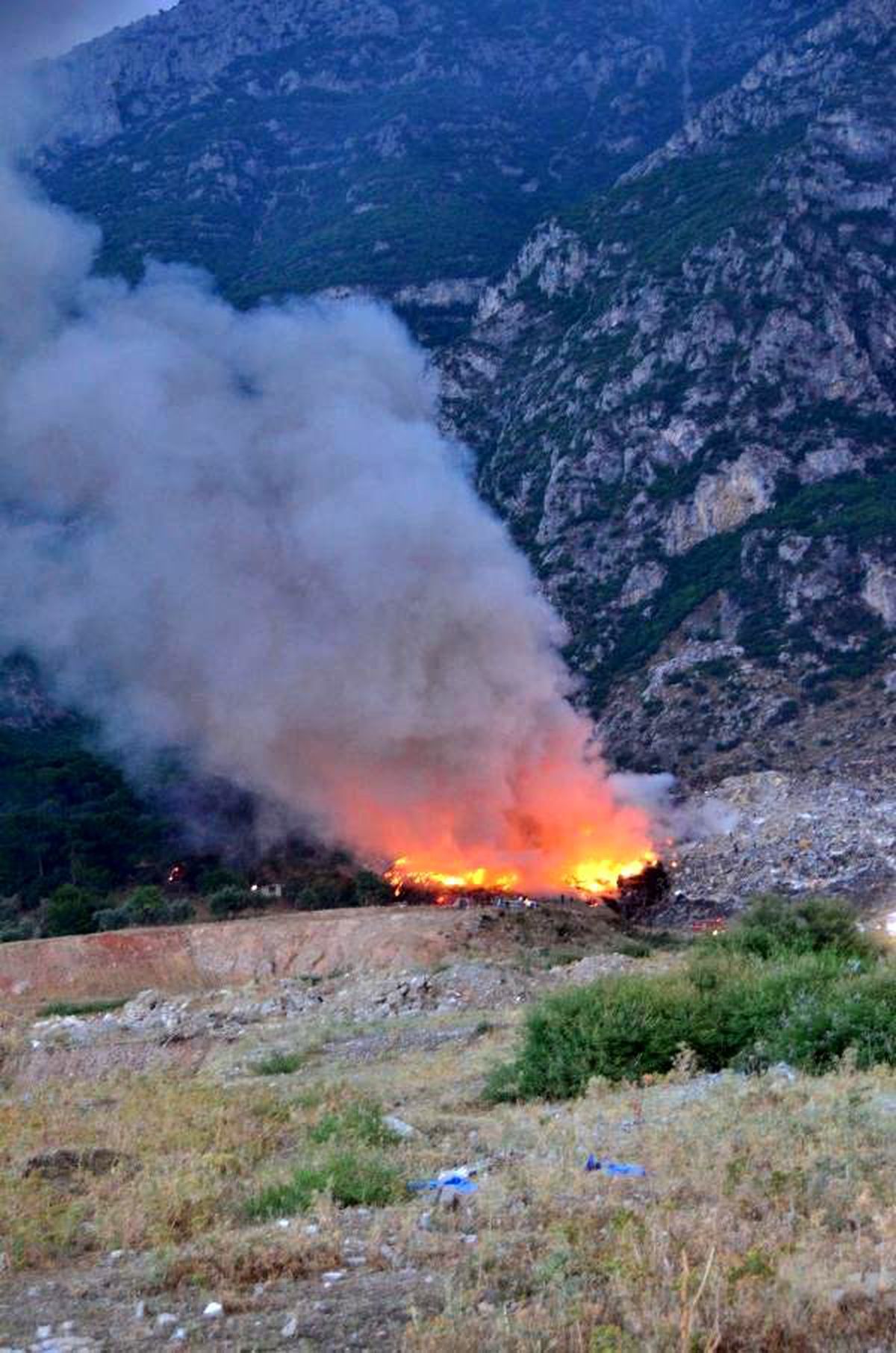 Çöplük Yangınına Helikopterli Müdahale