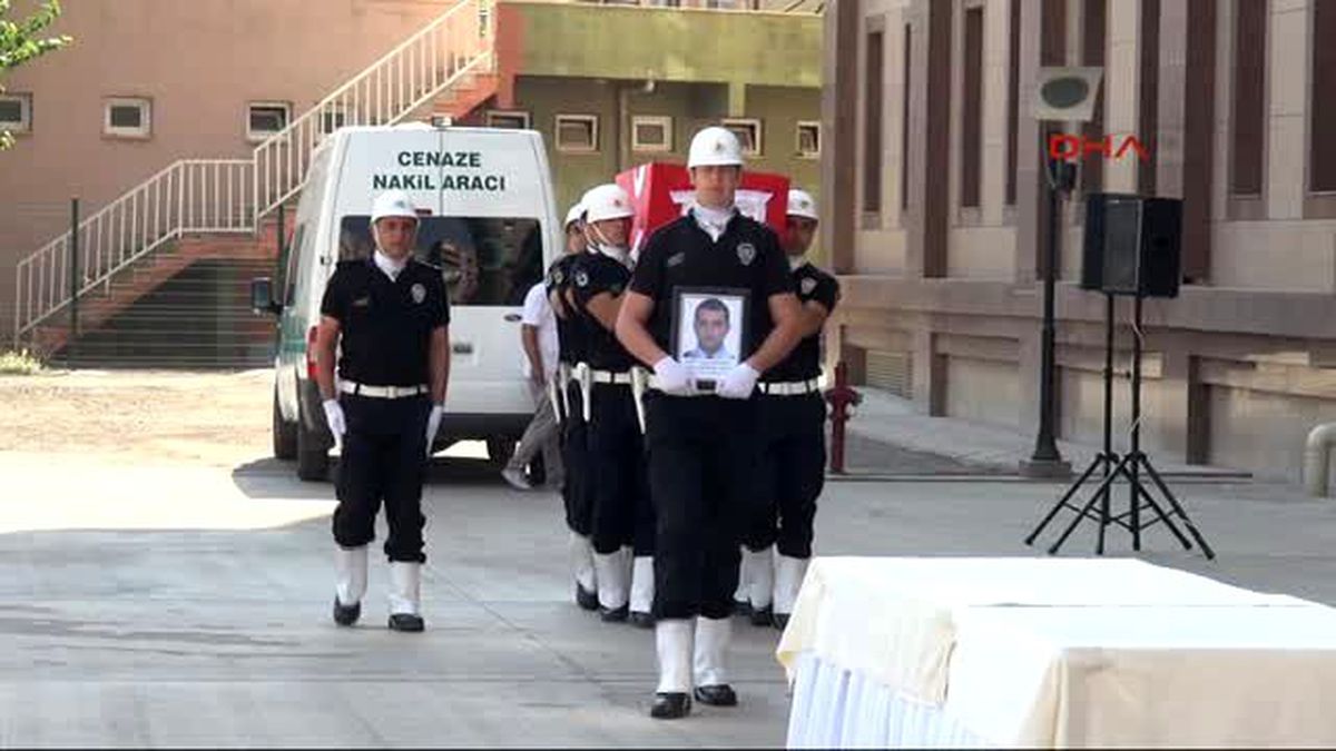 Diyarbakır Cizre\'de Şehit Olan Polis Memleketine Uğurlandı