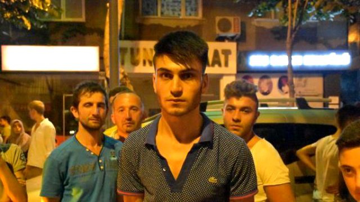 Bayrampaşa Emniyet Müdürlüğü Önünde 2 Ses Bombası Patladı