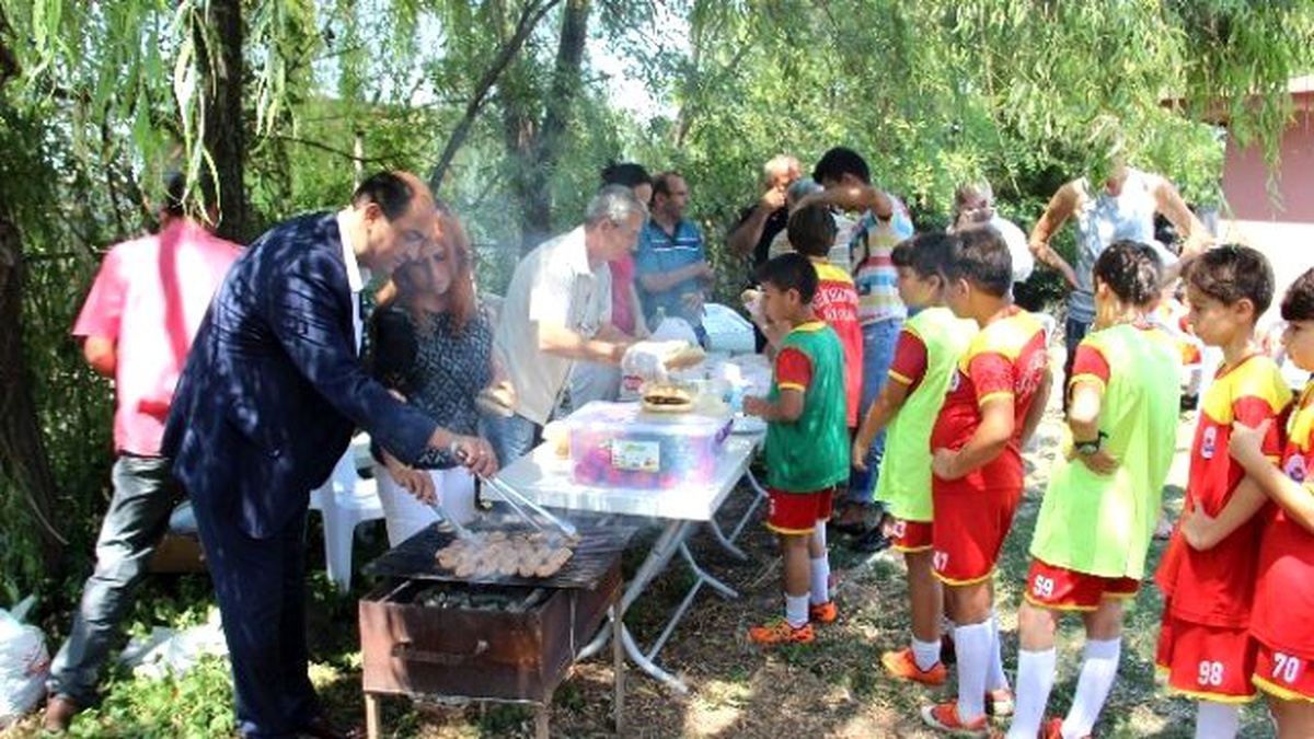 Gülüç Yaz Futbol Okulu Mangal Partisi ile Sona Erdi