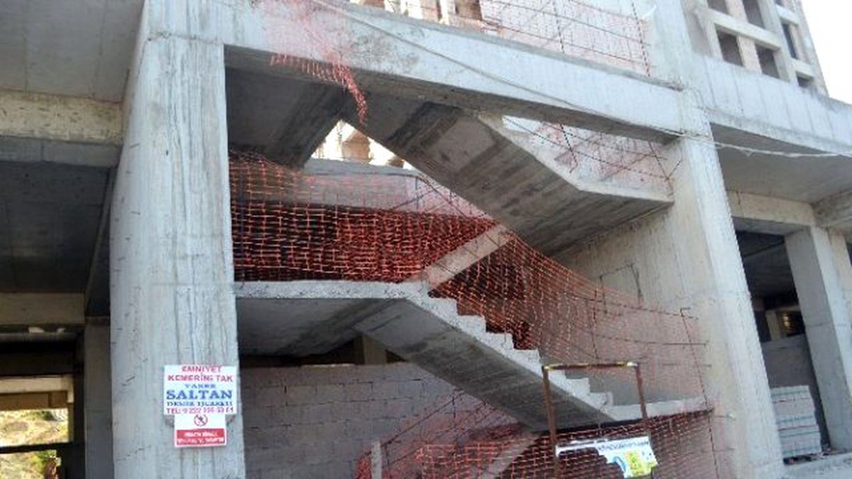 İnşaattan Düşen İşçi Yaralandı