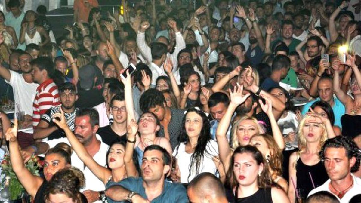 İrem Derici Coşturdu