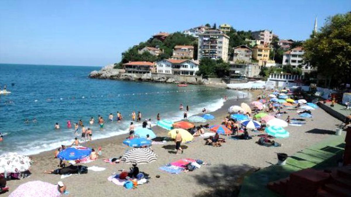 Kapuz Plajı\'nda 38 Kişi Boğulmaktan Kurtarıldı