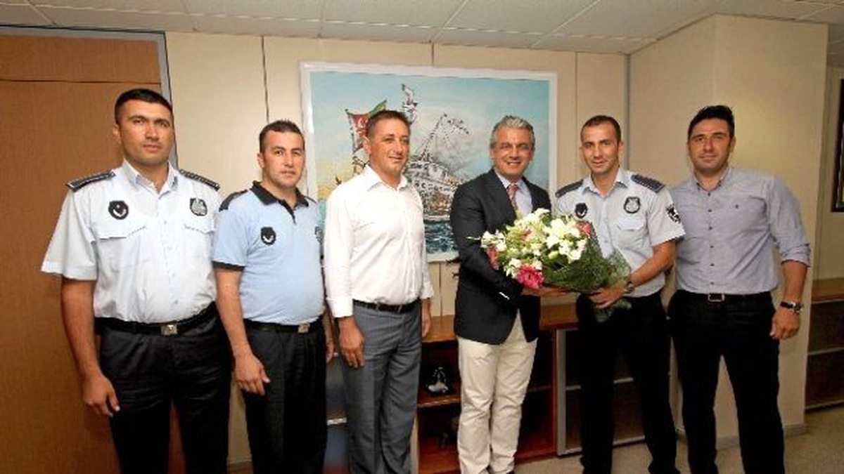 Karşıyaka\'da Zabıta Ekiplerine 59. Yıl Kutlaması